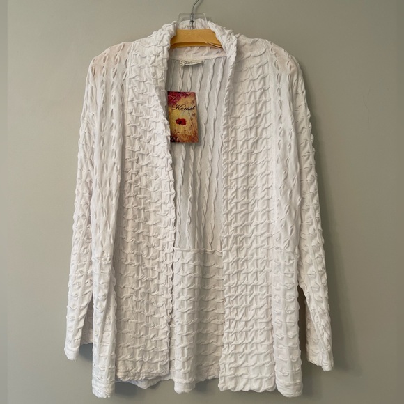 Very textured lightweight jacket. - Picture 3 of 3